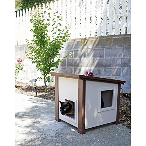 The 10 Best Outdoor Cat Houses Of 2019 Reviews Er S Guide The House Was Reported To Be Rather Small Perfect For One Medium Cat A Larger Would Struggle Feel Comfortable Inside Let Alone Few Cats